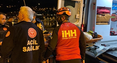 Paraşütle kayalıklara düşen turist 10 saat süren operasyonla kurtarıldı