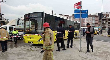 Pendik'te İETT otobüsüyle tır çarpıştı: 5 yaralı