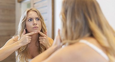 "Sivilce ergenliğe özgü bir durum değil, bir hastalıktır"