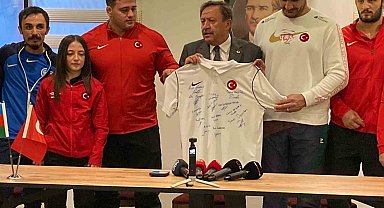 Şampiyon güreşçilerin sıradaki hedefi 2024 Paris Olimpiyatları