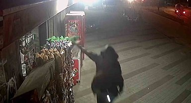 Scoterla cips çalan gençler kamerada