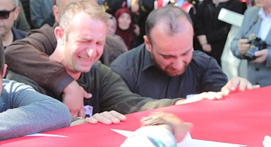  Şehit Uzman Çavuş Öztürk Son Yolculuğuna Uğurladı   