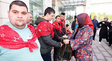 Sultangazi'de temsili vatani görevlerini yapacak engelli vatandaşlar birliklerine uğurlandı