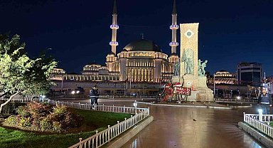 Taksim Meydanı araç ve yaya trafiğine açıldı