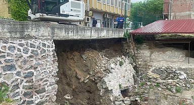 Tarihi İznik çini fırınlarının kazı alanı istinat duvarı çöktü