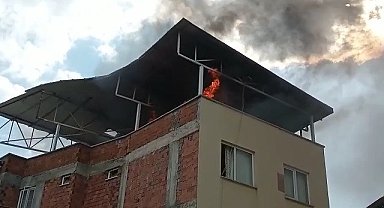 Tarihi simit fırını yakınlarında çıkan yangın korku dolu anlar yaşattı