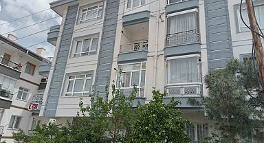 Tartıştığı eşini bıçakla katletti