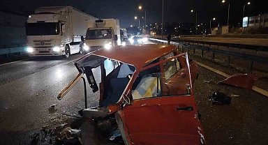 TEM Otoyolunda feci kaza: Araç ikiye bölündü