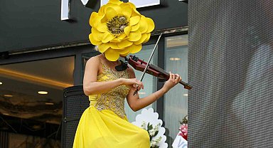 Türkiye'nin en büyük erkek güzellik merkezi Oktay Kaynarca'nın katılımı ile hizmete açıldı