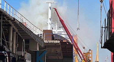 Tuzla'da kuru yük gemisinde yangın