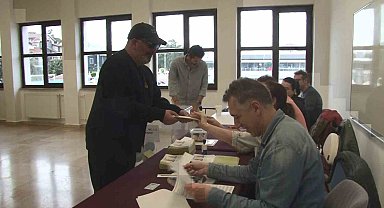 Ünlü komedyen Cem Yılmaz oyunu kullandı