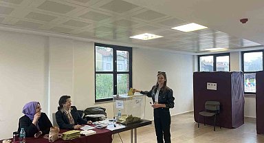 Ünlü oyuncu Alina Boz oyunu kullandı