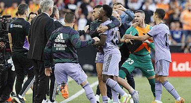 Valencia, Vinicius Jr'a ırkçı hareketler yapan taraftarları ömür boyu seyirden men etti