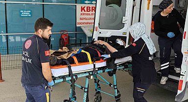 Otomobil İle Çarpışan Elektrikli Bisiklet Sürücüsü Yaralandı