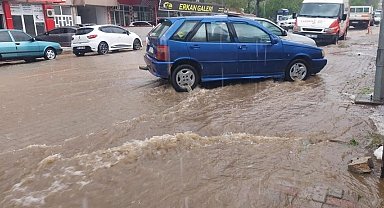 Yenice'de kuvvetli sağanak ve dolu yağışı etkili oldu