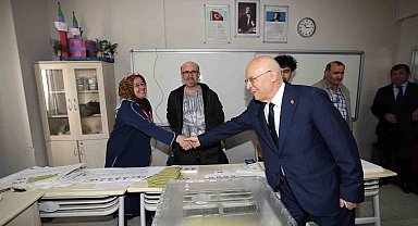 Yenimahalle Belediye Başkanı Yaşar oyunu kullandı