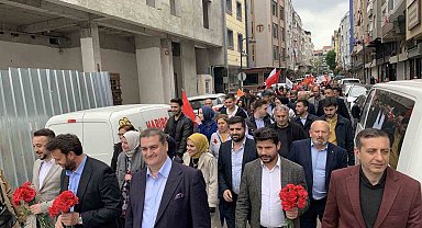 Zeytinburnu'nda gerçekleştirilen sevgi yürüyüşüne vatandaşlardan yoğun ilgi