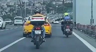 15 Temmuz Şehitler Köprüsünde taksi ile motosikletlinin kavgası kamerada