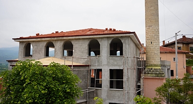 4 KATLI YENİ CAMİ İNŞAATININ KABASI TAMAM