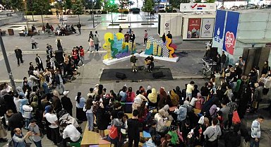 Bağcılar Kitap Fuarı karnaval havasında yaşanıyor