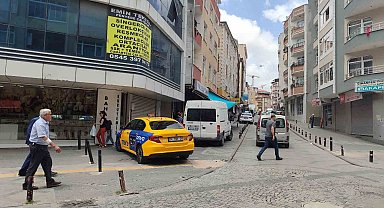 Bağcılar'da kapısı açık minibüsten düşen 3 kadın yaralandı