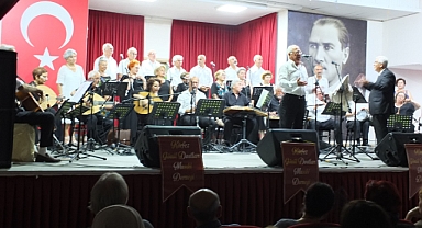 Balıkesir’de Amatörler Korosu İzleyenleri Coşturdu   