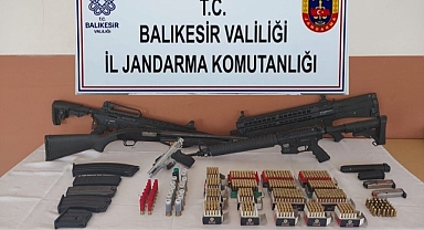 Balıkesir’de Çok Sayıda Silah ve Mihimmat Ele Geçirildi
