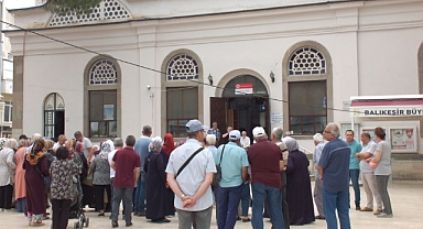 Balıkesir'de Hacılara Coşkulu Uğurlama   