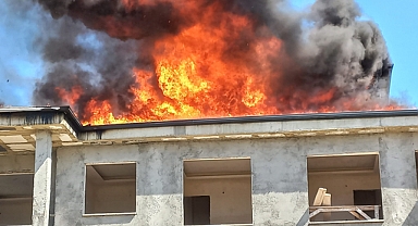 Balıkesir'de Korkutan Yangın 