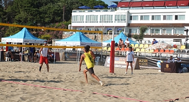 Balıkesir’de Uluslararası Plaj Voleybolu Başladı   