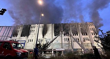 Başakşehir'de 6 katlı iş hanında yangın: Mahsur kalan 8 kişi kurtarıldı