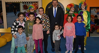 Başkan Yılmaz'dan karne hediyesi ücretsiz Çocuk Köyü 