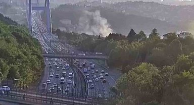 Beykoz'da minibüs alev aldı, dumanlar birçok yerden görüldü