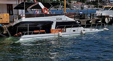 Boğaz gezisinde su alan yat, Bebek iskelesine yanaştı