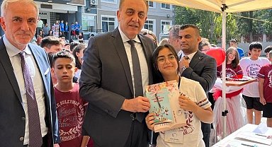Buca'da kitap yazan öğrenciler yeni ufuklara yol açıyor