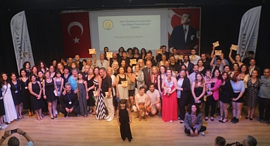 Burhaniye’de Kent Tiyatrosu’na Bir Ödül Daha   