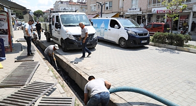 Burhaniye’de Mazgal Ve Kanal Temizliği Devam Ediyor