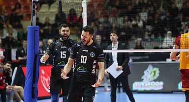 Bursa Büyükşehir Belediyespor Emre Batur'la sözleşme yeniledi