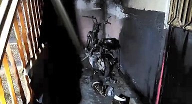 Park halindeki motosiklet yandı