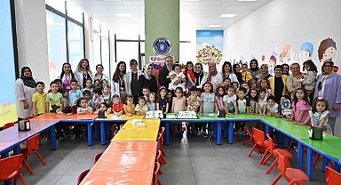 Bursa'da Ana Kucağı öğrencileri karnelerini aldı