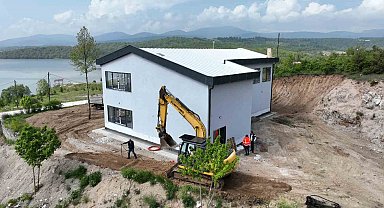 Büyükorhan'a göl manzaralı sosyal tesis