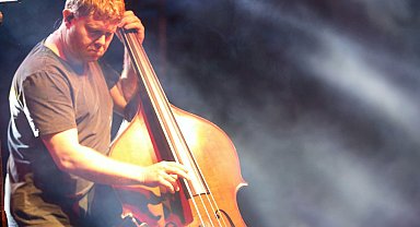 Caz tutkunları Nilüfer'de enstrümanların tınısıyla huzur buldu