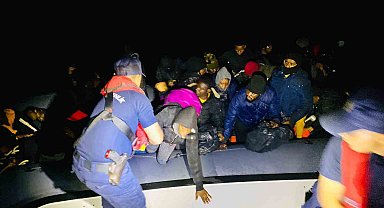 Çeşme'de 82 düzensiz göçmen yakalandı