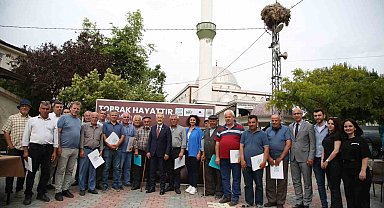 Çiftçilerin toprakları ücretsiz analiz edildi