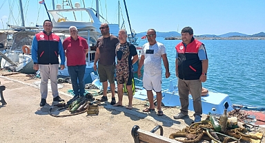 Cunda Adası'nda Deniz Dibi Temizliği Yaptılar