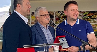 ÇYDD'DEN BAŞKAN DEVECİLER'E TEŞEKKÜR PLAKETİ