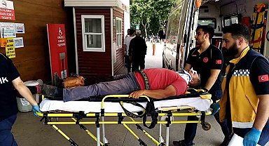 Damperi üst geçide çarpan kamyon şarampole uçtu: 1 yaralı