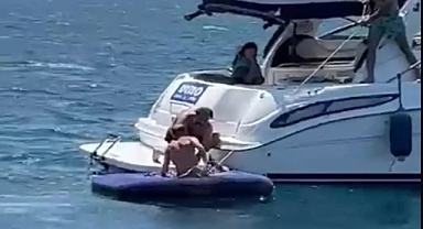 DENİZ YATAĞINDA UYUYA KALDI... BAKIN NEREDE BULUNDU !