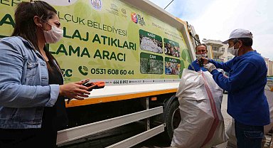 Efeslim Kart ile eğitime destek oluyorlar, sokak hayvanlarını besliyorlar