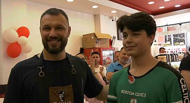 En acı çiğköfteyi yedi, gram altını kazandı